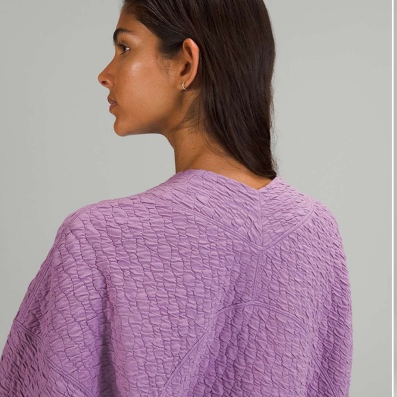 Lululemon Rippled V-Neck Pullover - Picture 2 of 5